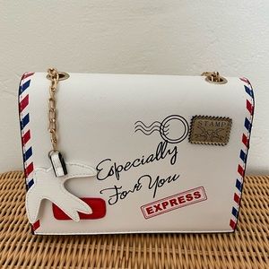 Mail cross body purse